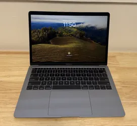 Apple MacBook Air 2019 — 13" i5 / 8GB RAM / 256GB SSD — Space Gray w charger