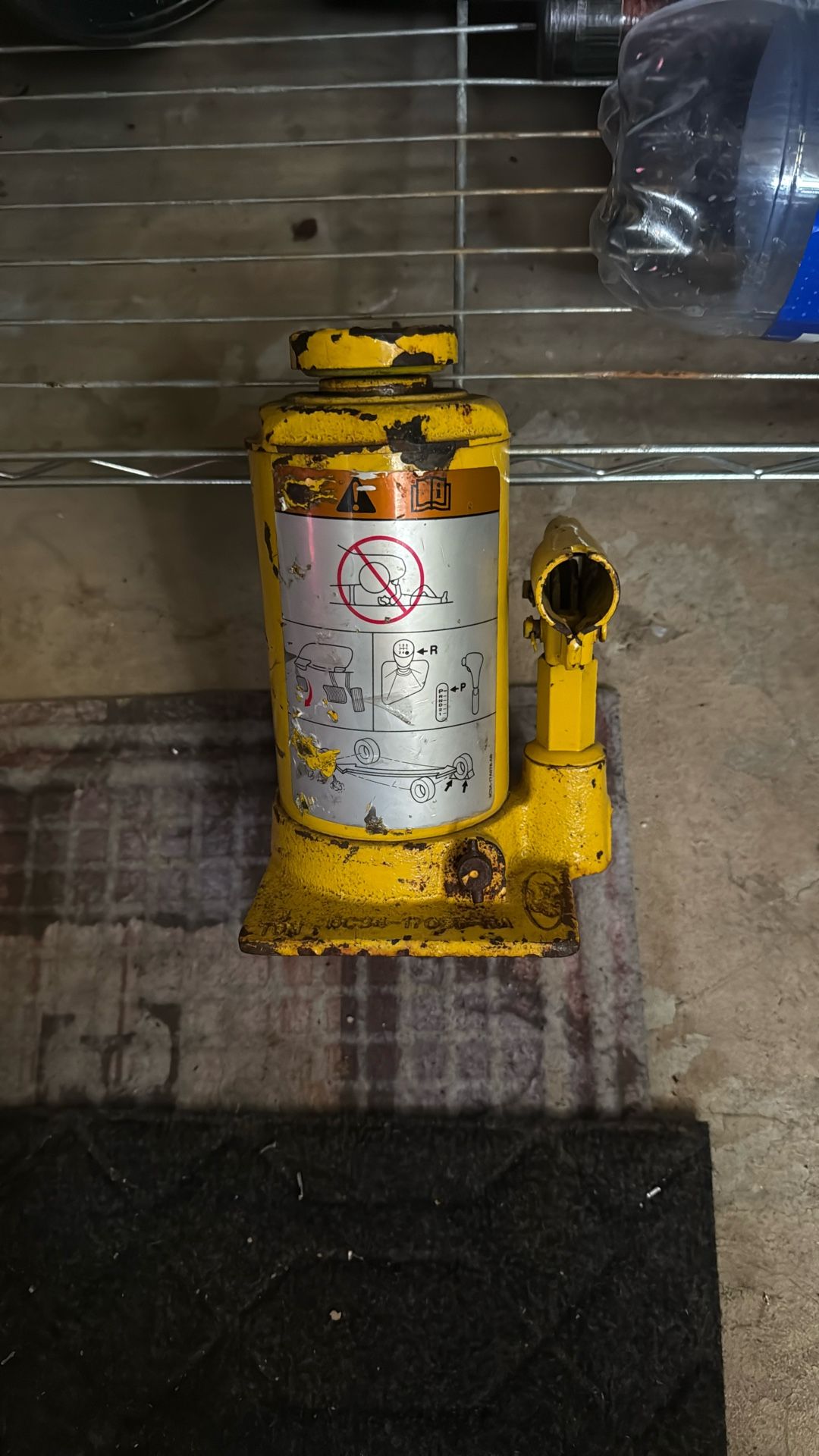 OEM 2005-2007 Ford F350 Super Duty DRW Dually Bottle Jack AC34-17080-BA