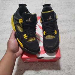 Air jordan 4 thunder