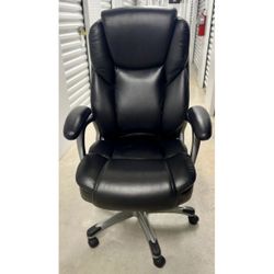 Realspace® Cressfield Bonded Leather High-Back Executive Office Chair. Black/Silver. EUC