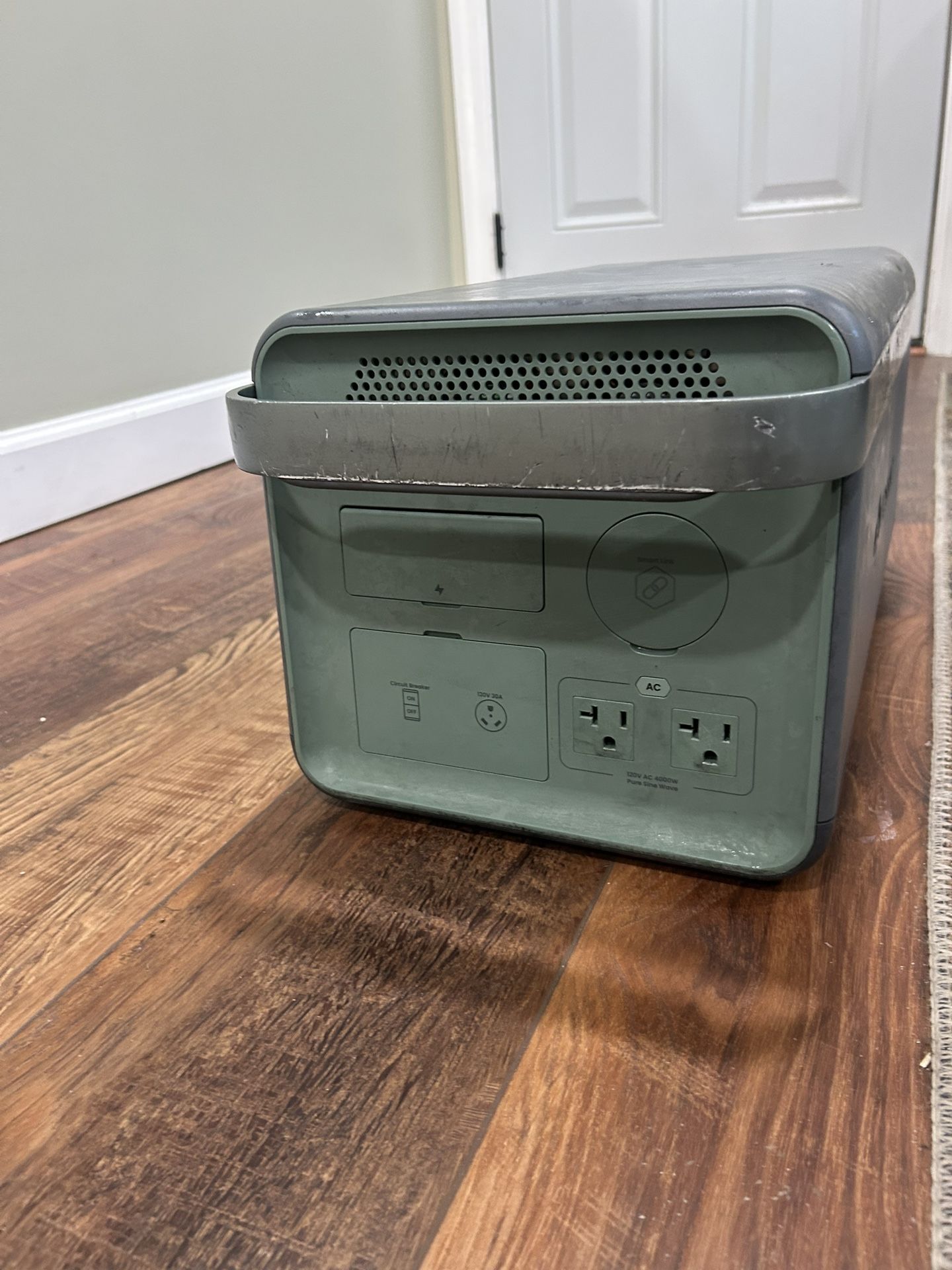 Yoshino B4000 Solid-State Portable Power Station - 4000W | 2611Wh