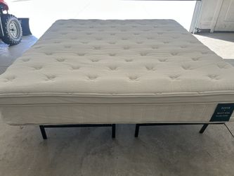 Leesa Natural Hybrid King Mattress – Like New