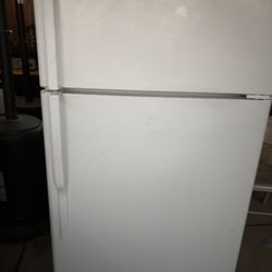 GE 18 ft.³ Apartment Size