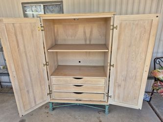 7 PC BEDROOM SUITE $400.