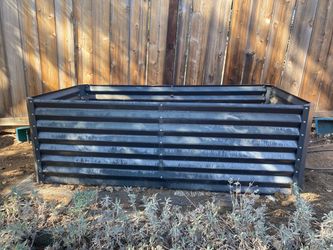 Large raised garden bed 6’ x 3’ x 2’ deep