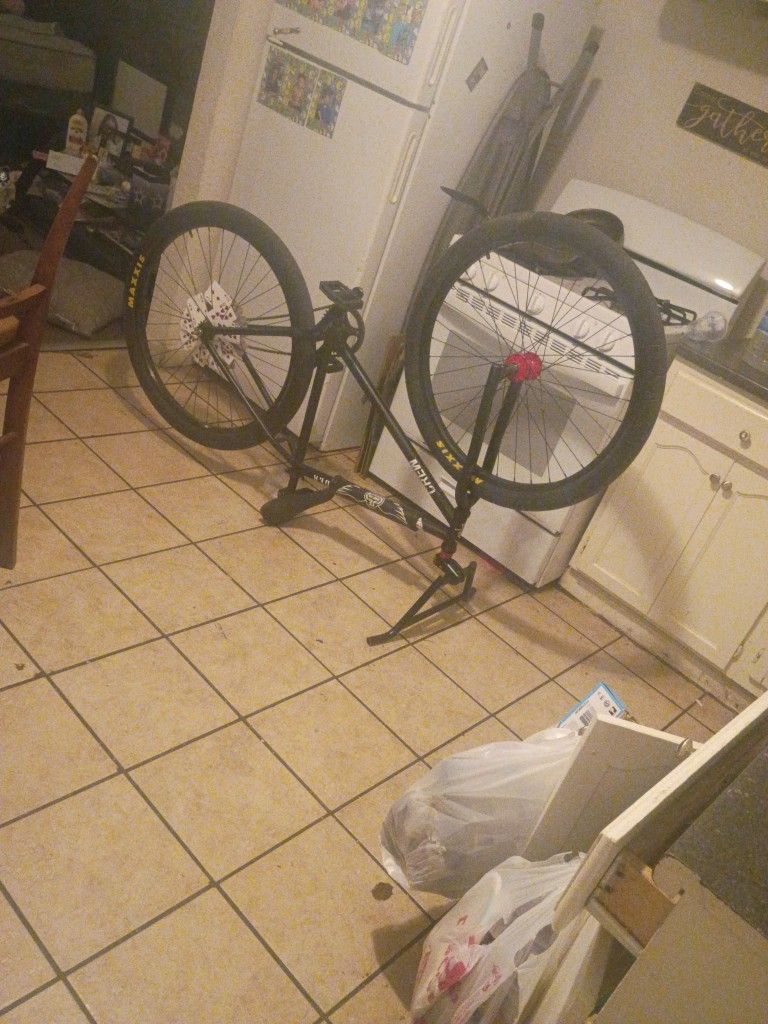 IFX Oakland Bars Raise It Up Seat