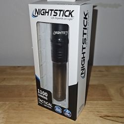 Med Size Rechargeable Flashlight 1100 Lumens