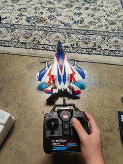 RC F22 Fighter Jet with 2.4GHz Controller