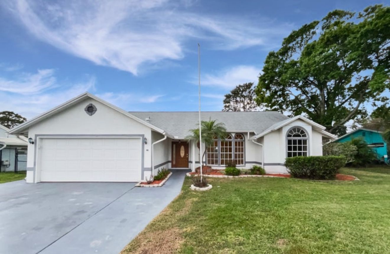Stunning 3 Bedroom And 2 Bathroom House With Model Update