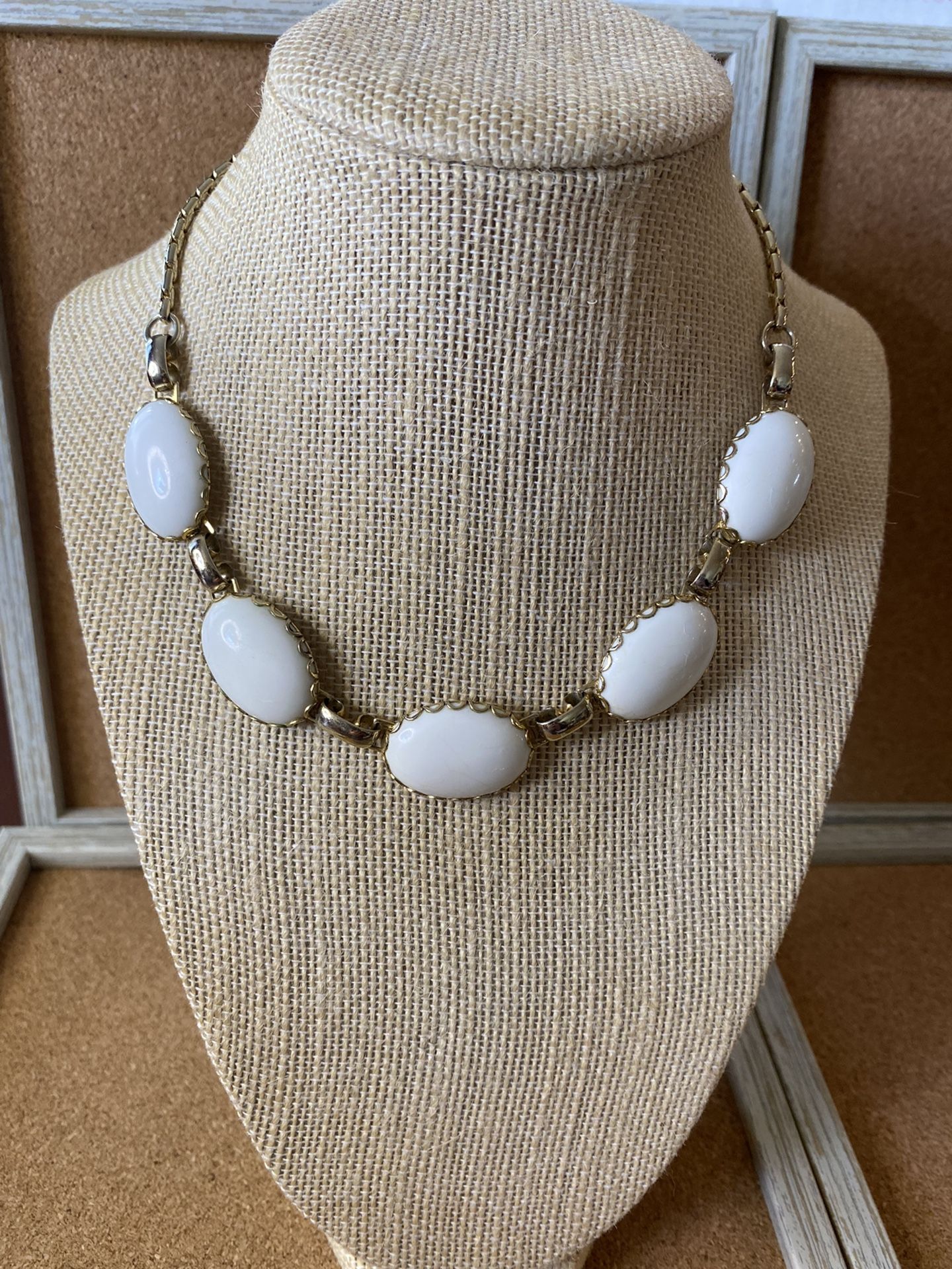 Great quality costume choker in the style of Monet but unbranded