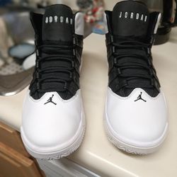 Jordan Max Aura White and Black size 12