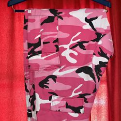NEW WOMENS PINK CAMO PANTS SIZE LG  **SEE ALL PHOTOS**