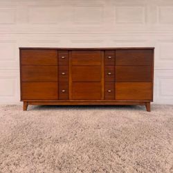 Mid-century modern 6-drawer dresser