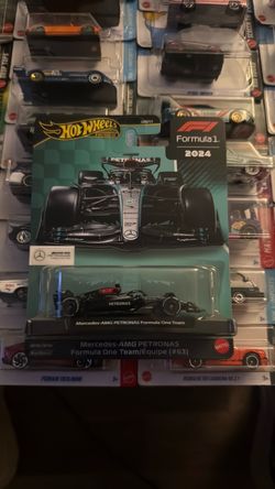 Hot Wheels Premium - Mercedes-AMG Petronas Formula One Team (#44) (BBJBM16)