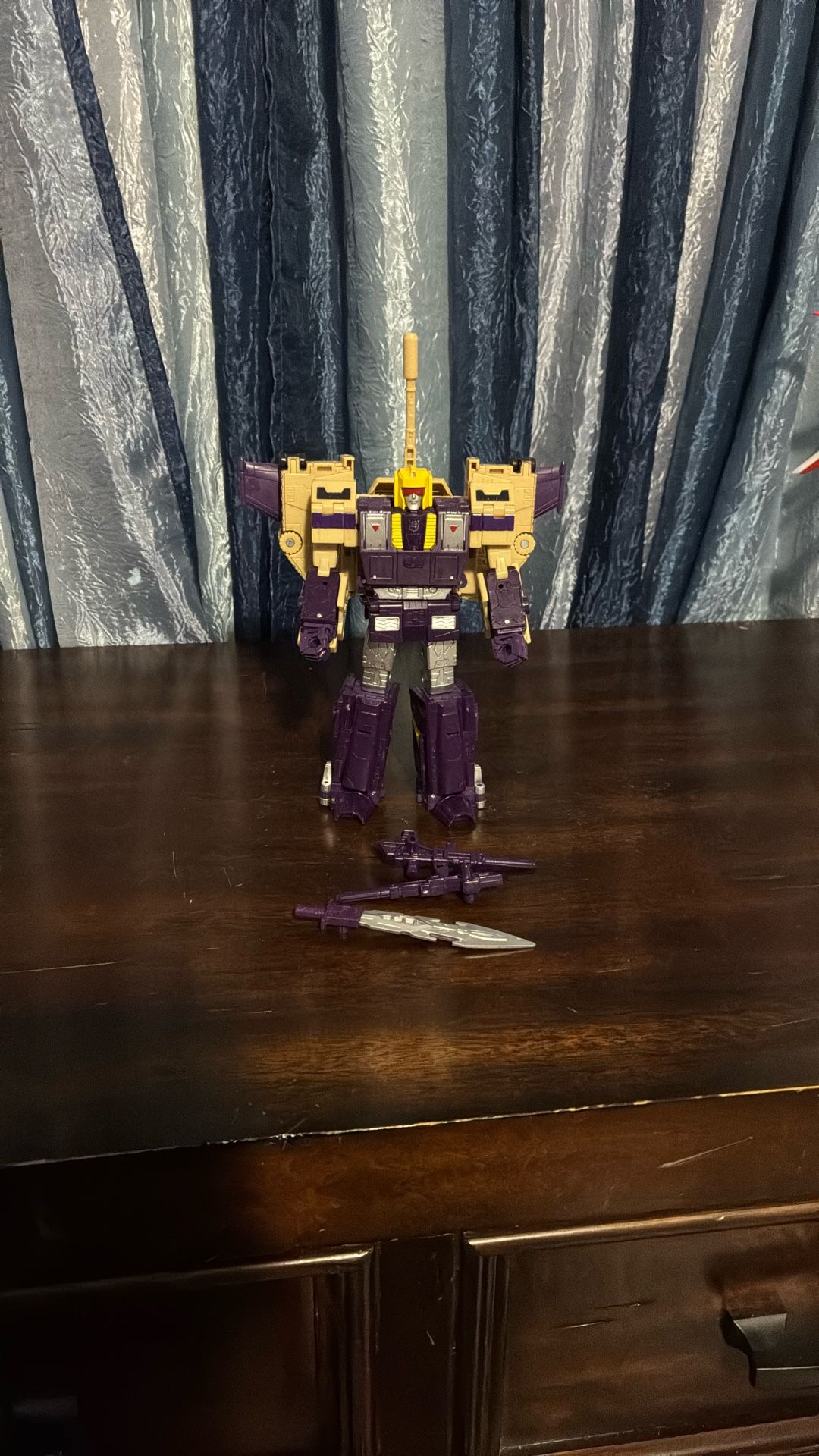 Transformers Legacy Blitzwing Complete