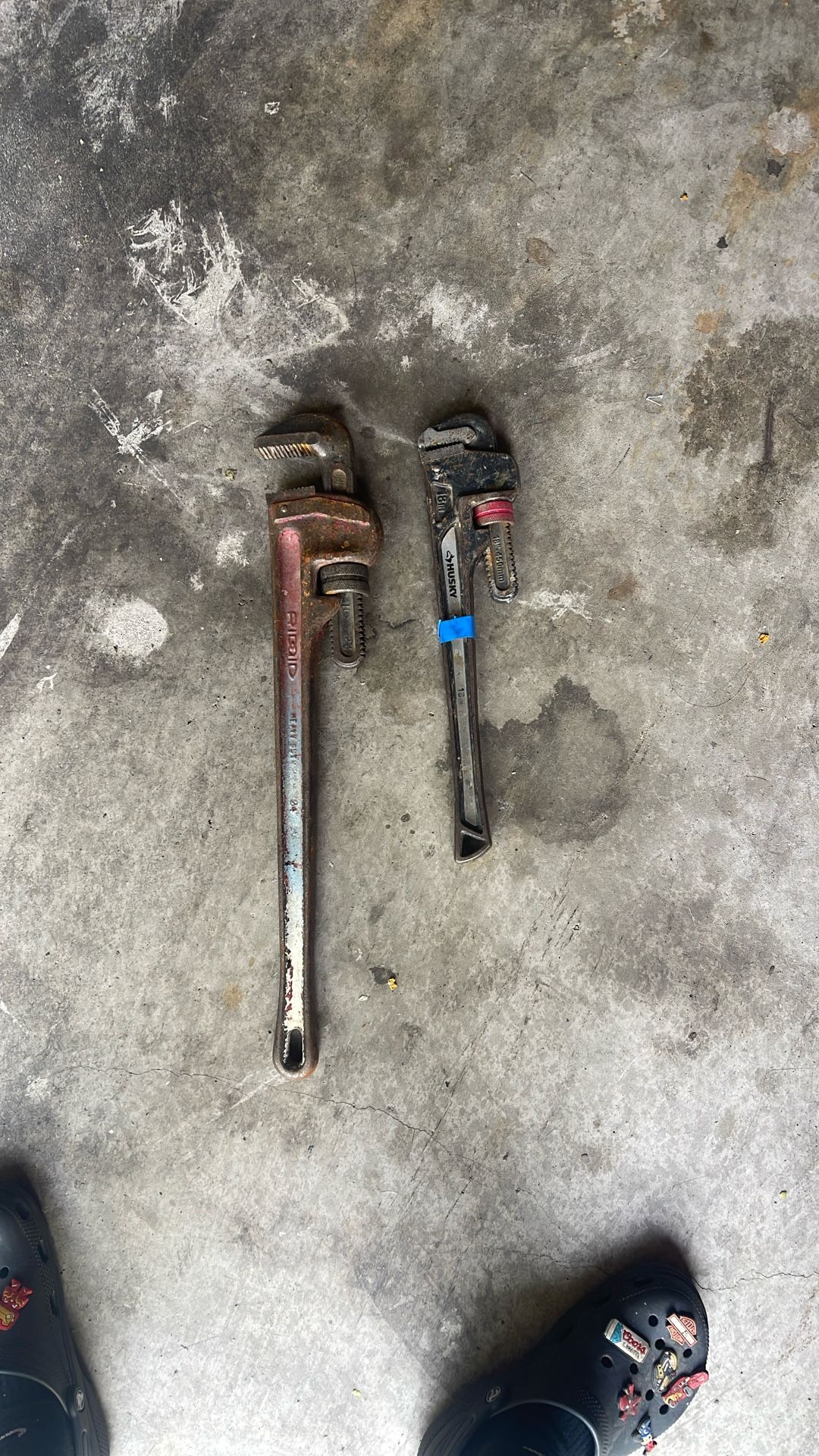 2 Pipe Wrenches