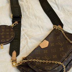 Louis Vuitton Multi Pochette - like new