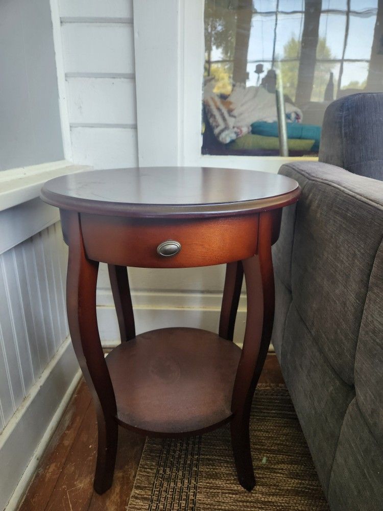 FREE 2 Wood Side Tables