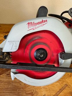 Milwaukee 7-1/4 Inch Corded Worm Drive Circular Saw
