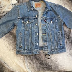 levi’s denim jacket 