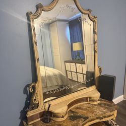 Fancy Antique Makeup Vanity 