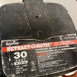 EXTENSION CORD RETRACTABLE
