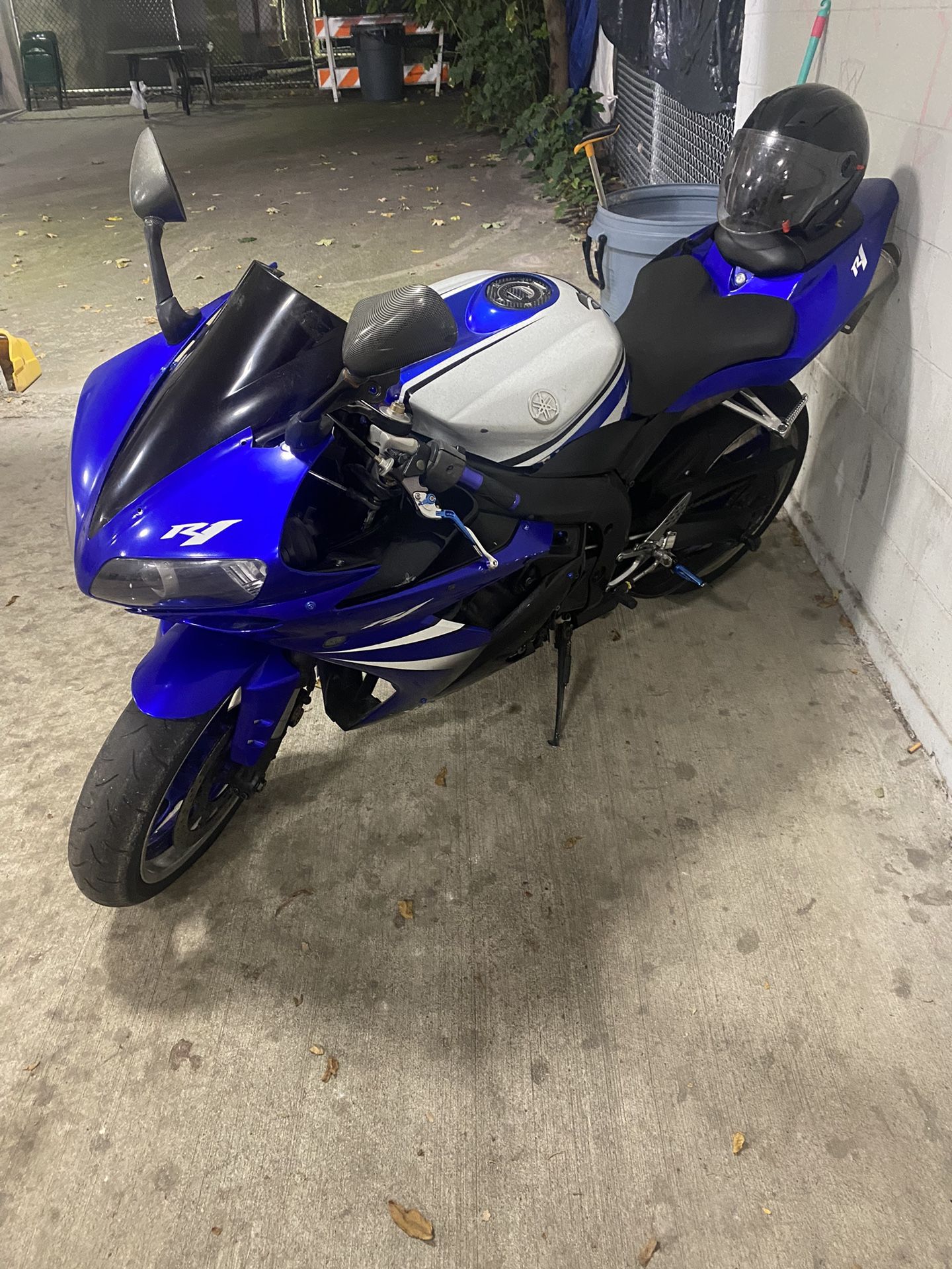 Yamaha R1 