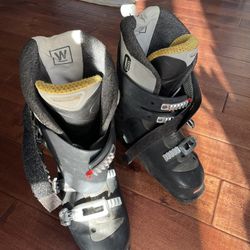 Salomon Ski Boots Woman’s Size 7