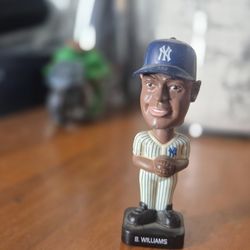 2002 Post Cereal Fotoball New York Yankees Bernie Williams mini bobblehead. 