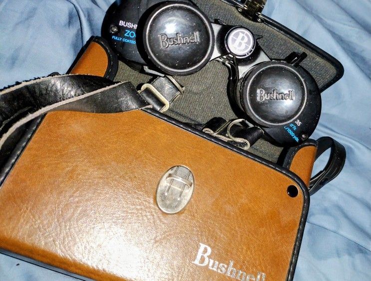 VINTAGE BUSHNELL SPORTVIEW BINOCULARS 7-15x35 WIDE ANGLE 300FT/1000YDS INSTA FOCUS WITH HARD CASE JAPAN MINT CONDITION
