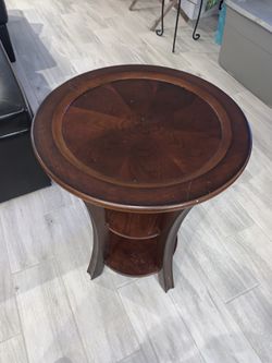 Gorgeous 3 Tier Wooden End Table / Lazy Susan