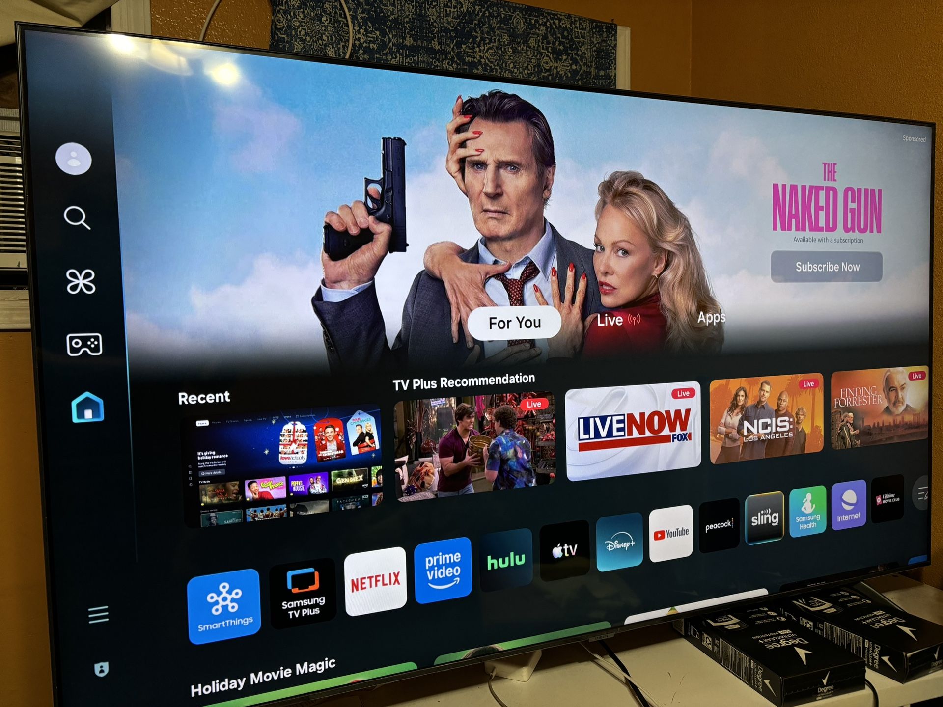 65” SAMSUNG SMART TV 