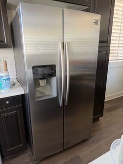 Samsung Stainless Steel Fridge - Clean, Cools Great, Working Water + 2 NEW Filters!