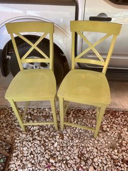 Pair of Rooms To Go "Brynwood" Green Counter Height Barstools (Set of 2)$60 CASH