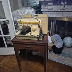 Sewing Machine Amd Table 