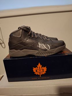 NEW BASKETBALL SNEAKERS