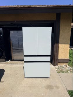 🔥SAMSUNG BESPOKE COUNTER DEPTH WHITE GLASS REFRIGERATOR WITH BEVERAGE CENTER AND ICE MAKER🔥 1 YEAR WARRANTIED ALL UNITS