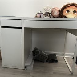 Desk (with free Standing Desk)
