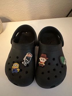 Crocs , vans 9c