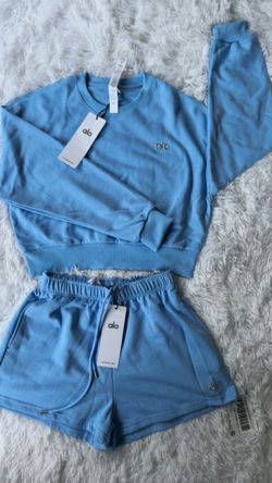 Alo women 2 pcs fleece set , crewneck and short: Available sis’s