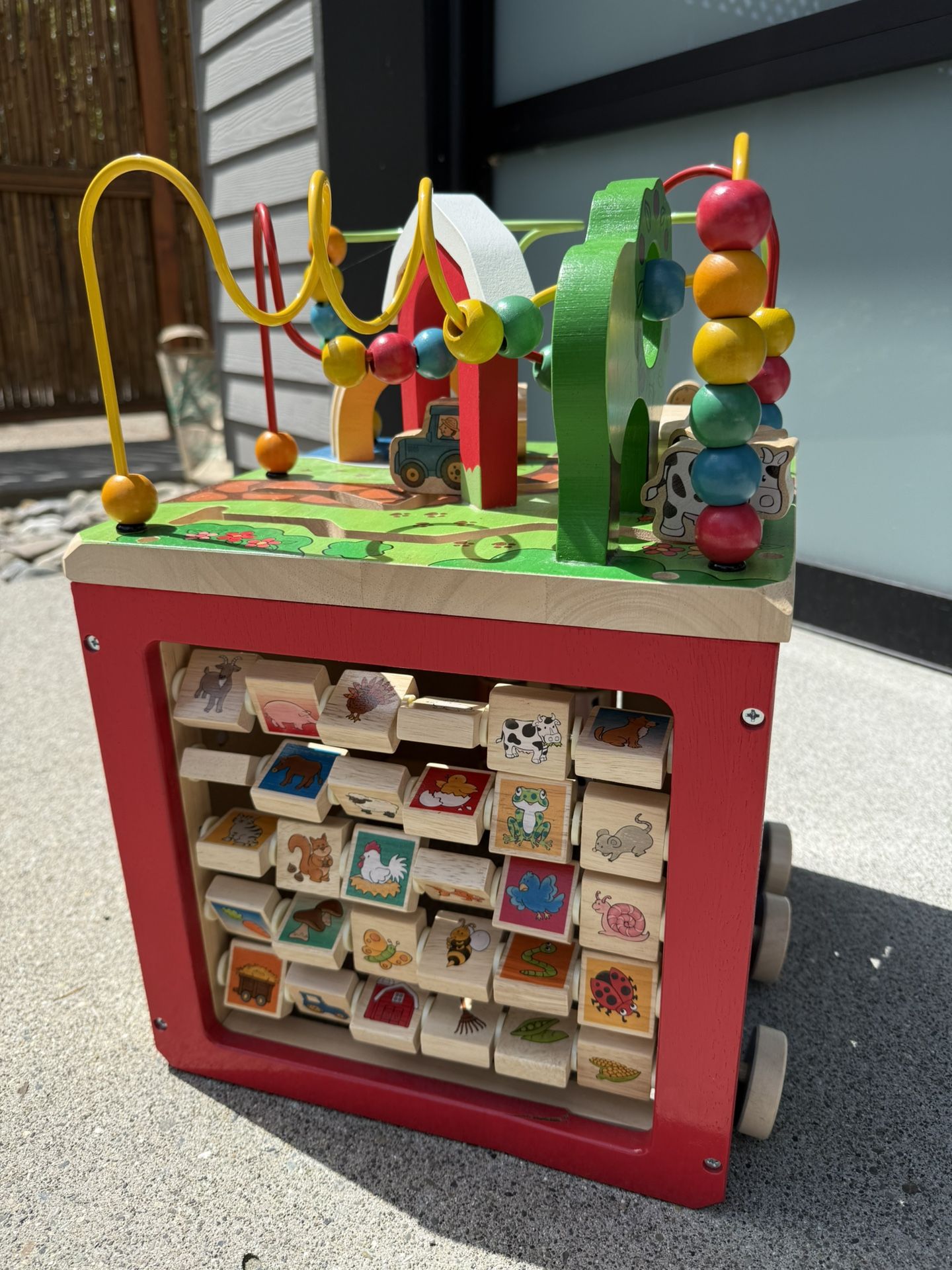 Activity Cube With Farm Theme
