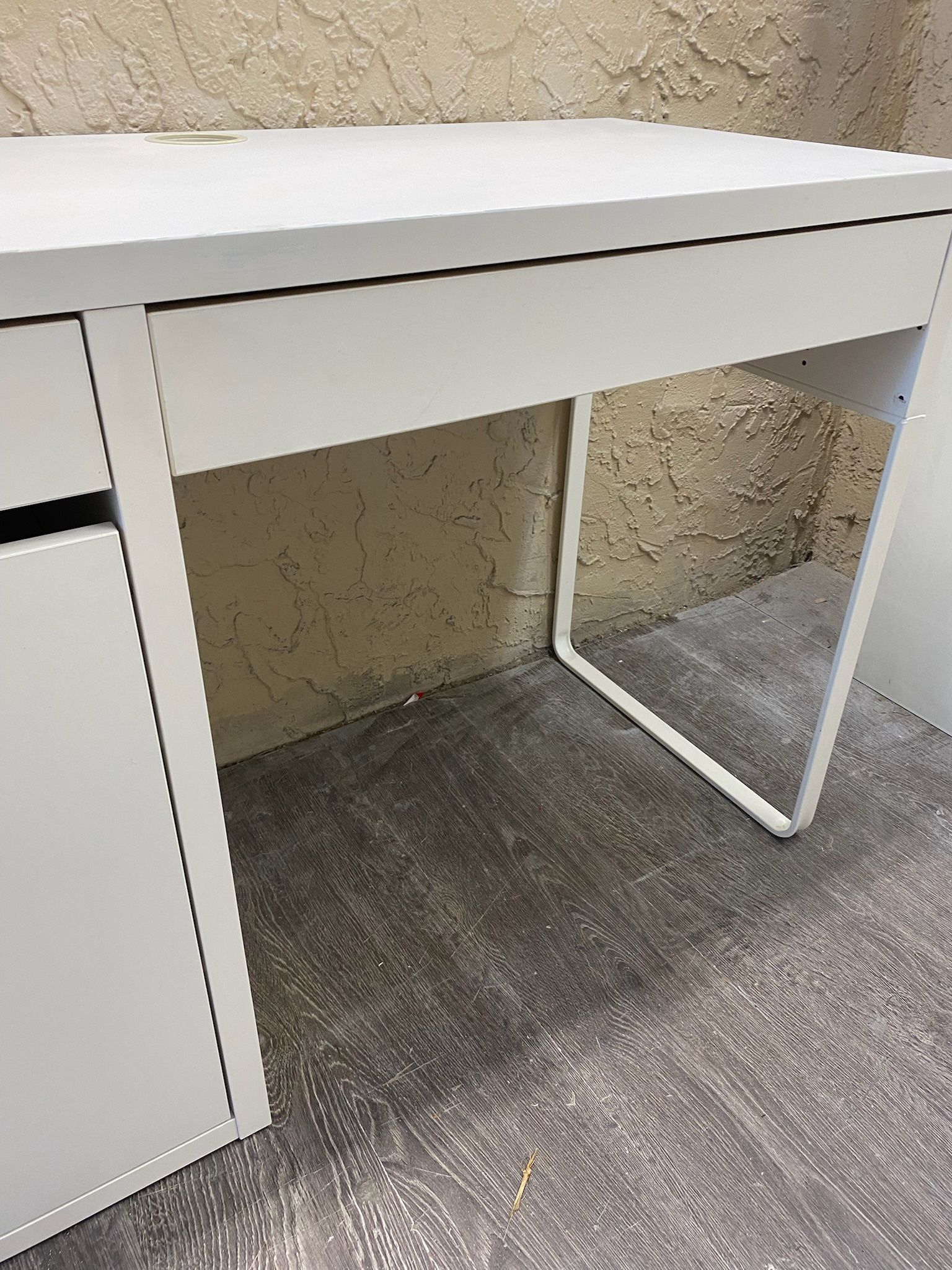 White Desk With Storage Local Delivery Available for a Fee See My Other Items 😀