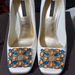 EXCELLENT CONDITIONS " AUTHENTIC LOUIS VUITTON HEELS WITH BOX 75$ SIZE 7