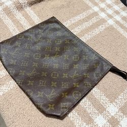 Louie Makeup bag used $100 obo