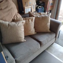 Sofa Pillows New Purchased A Sofa Set,They Gave Me To Many