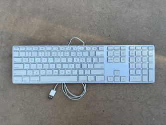 Apple Corded Keyboard W Numerical Keyboard