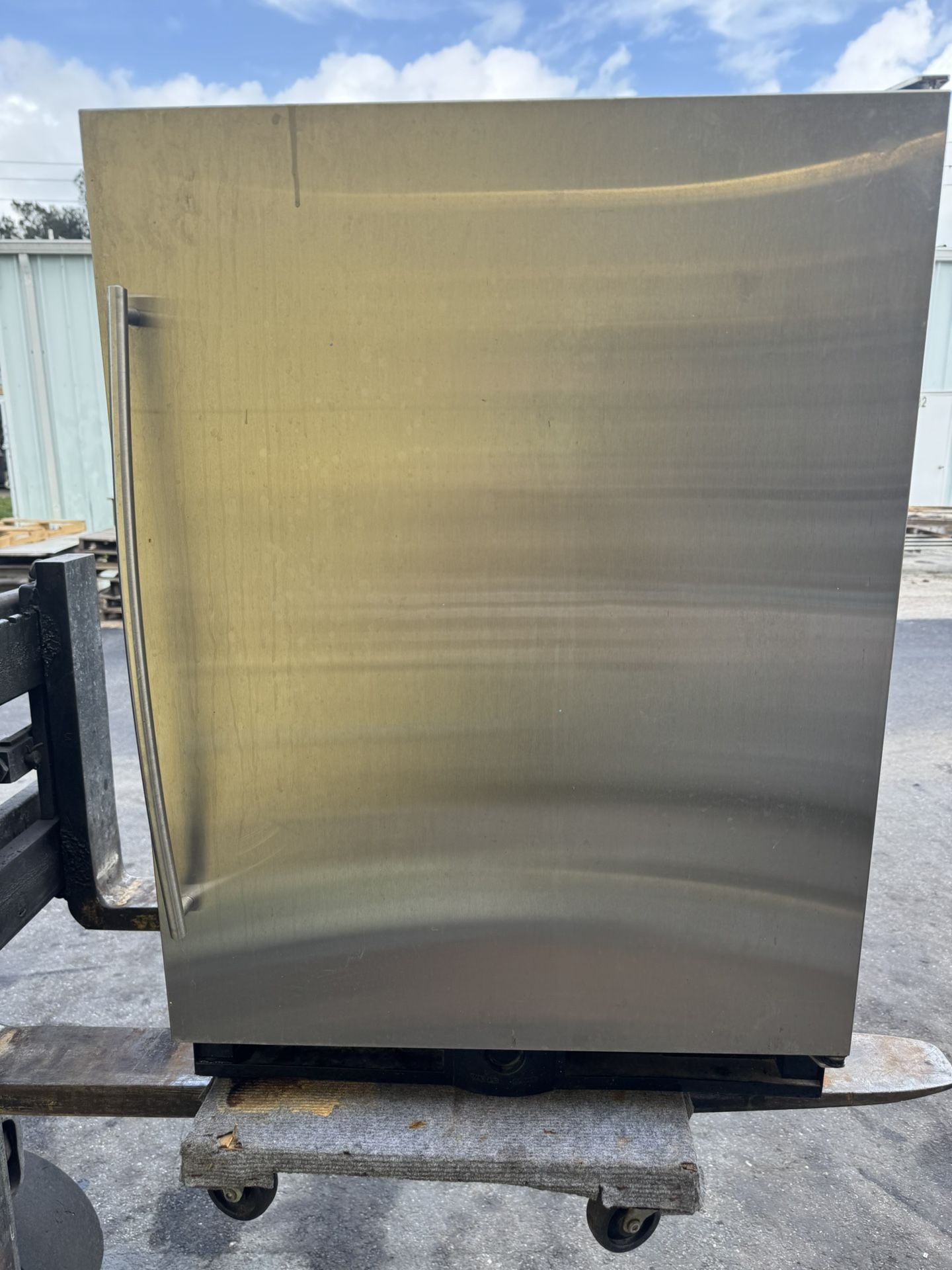 Icemaker/refrigerator