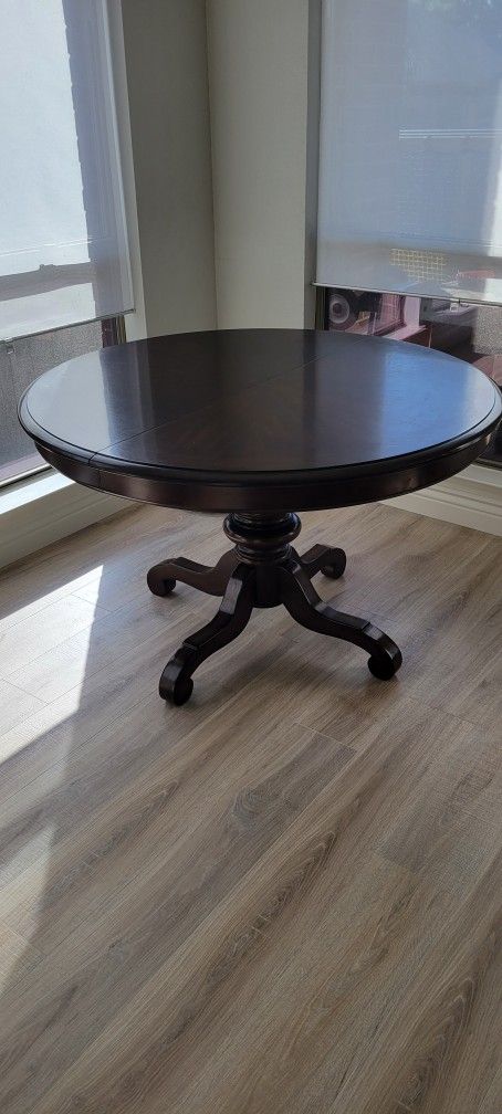 Dining Table 48" Round pedestal 