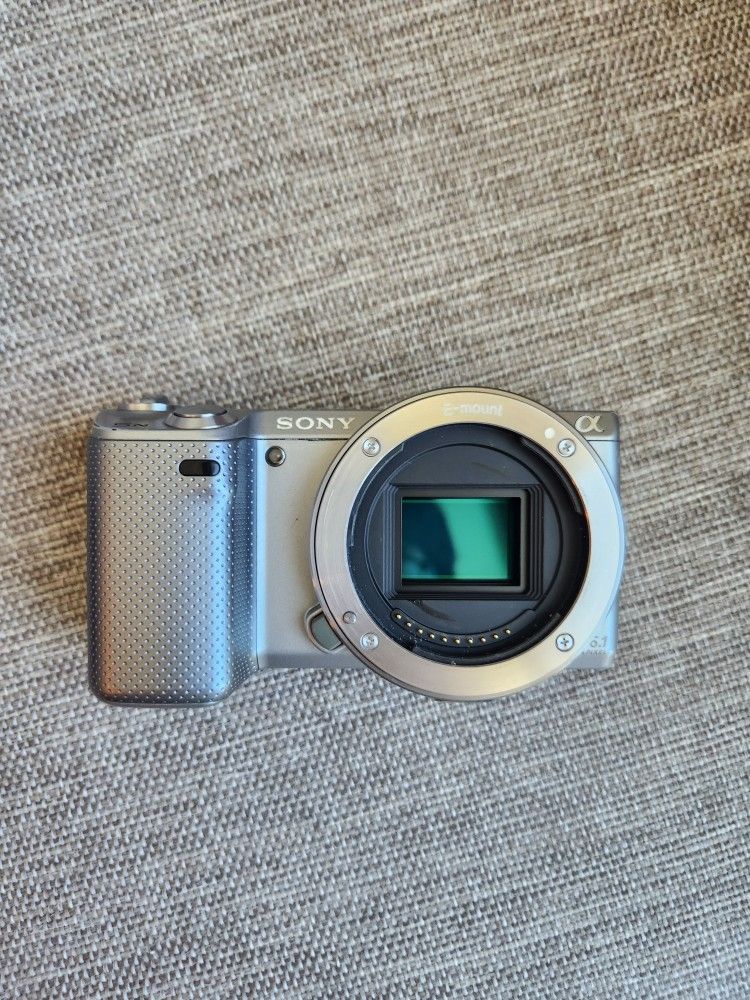 Sony NEX-5N + 16-50 Lens