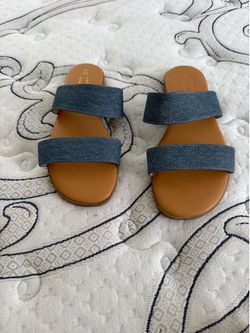 Lauren Conrad, memory foam sandals